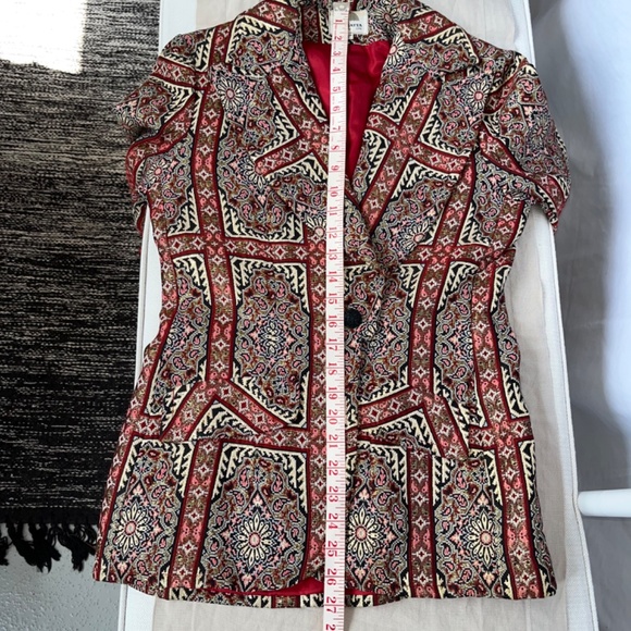 Vintage brocade blazer (S) with metallic gold threads. - Picture 10 of 16